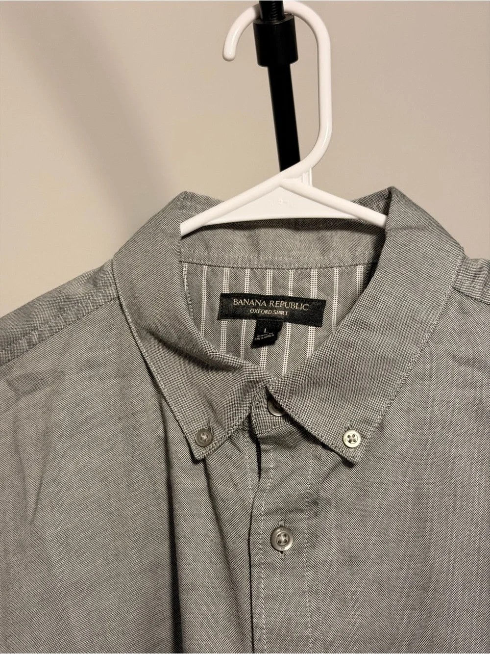 Banana Republic Men's Light Gray Button-Down Oxford Shirt